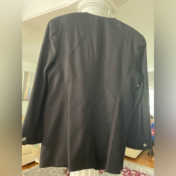 Jones New York women’s black Jacket size 14 . 100% Rayon. One button . - Picture 2 of 5